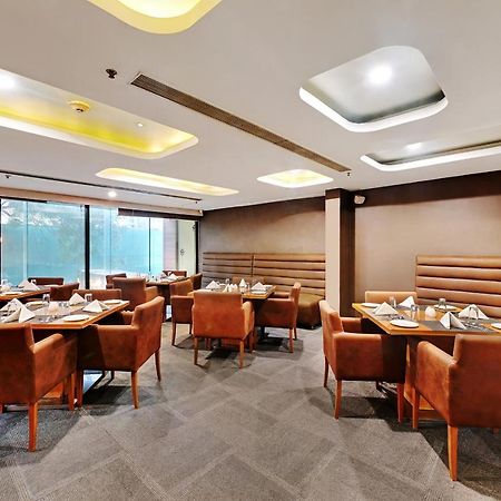 Quality Inn Gurgaon Bagian luar foto