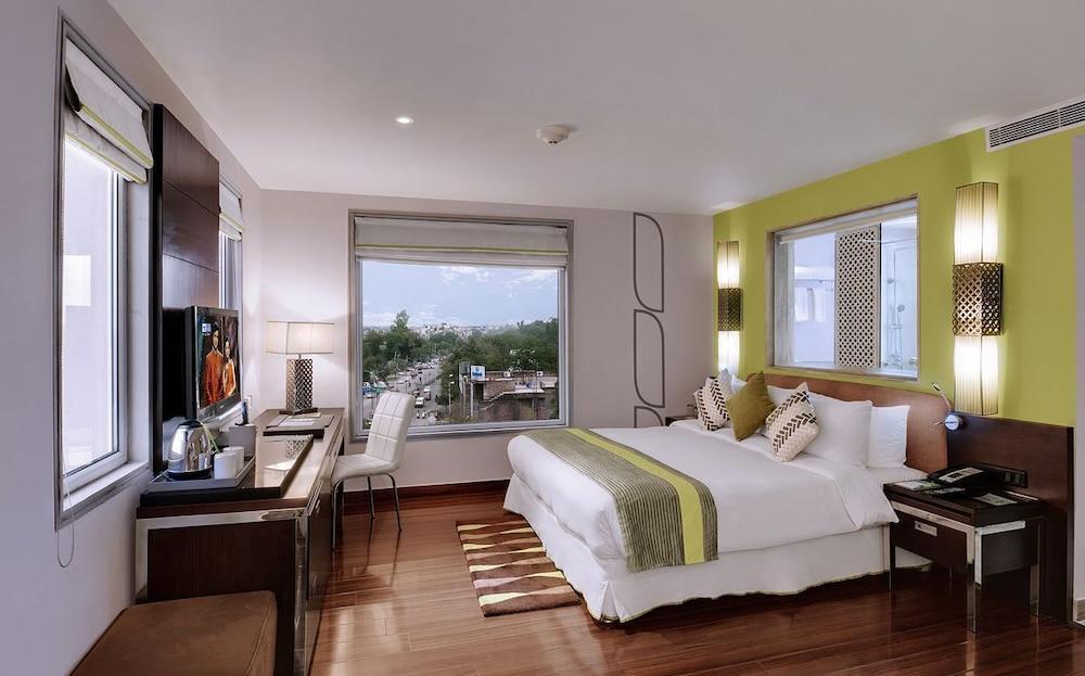 Quality Inn Gurgaon Bagian luar foto