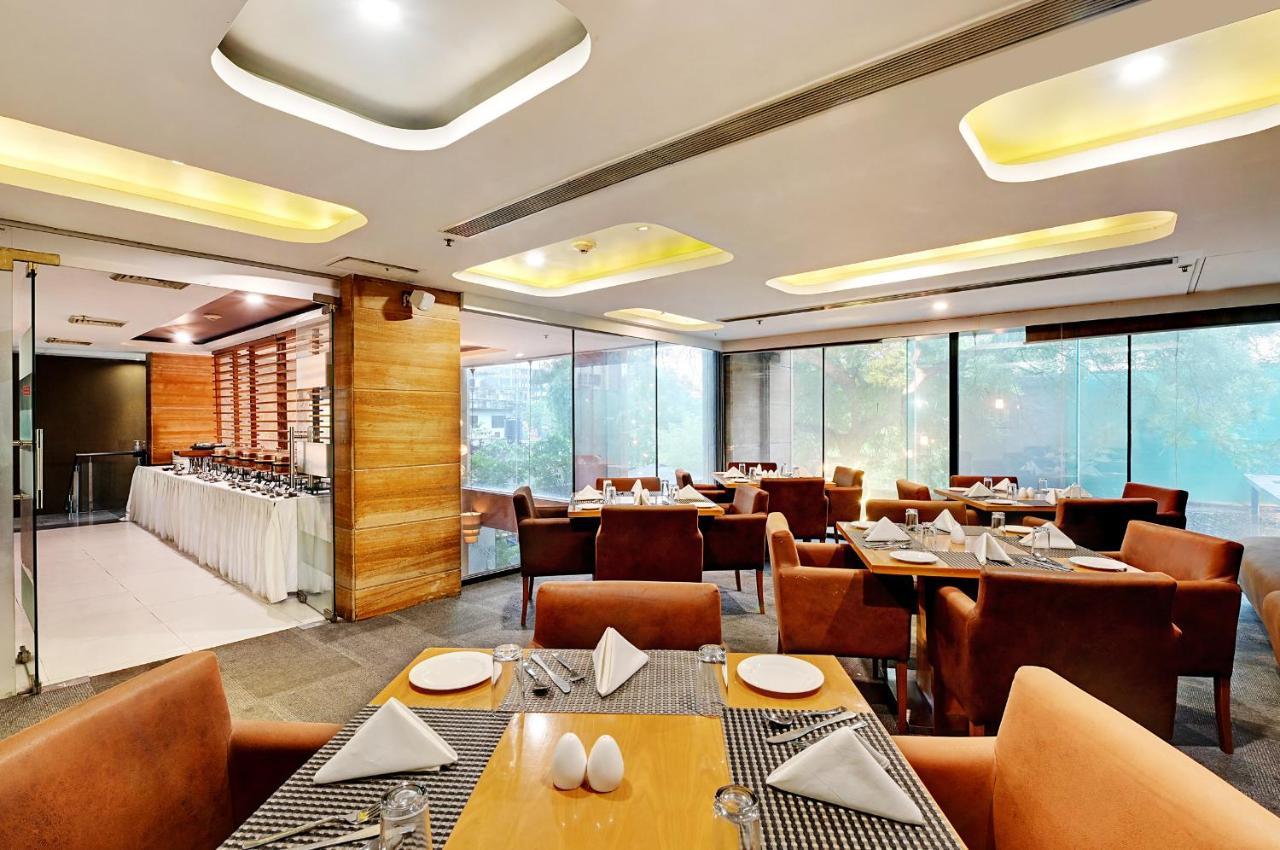 Quality Inn Gurgaon Bagian luar foto