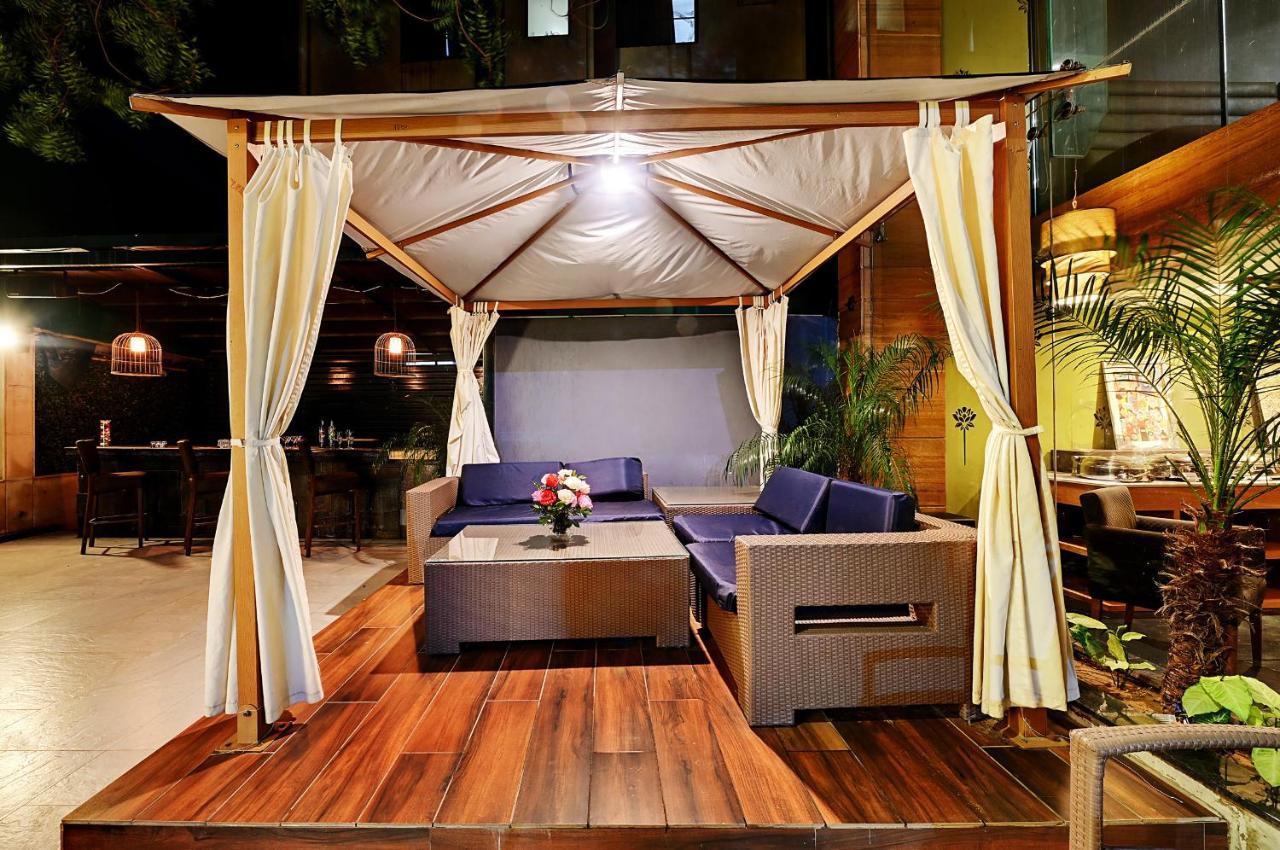 Quality Inn Gurgaon Bagian luar foto