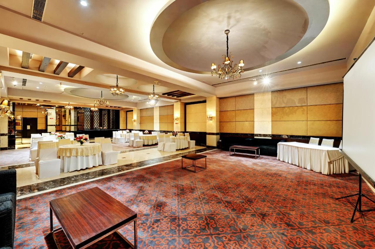 Quality Inn Gurgaon Bagian luar foto