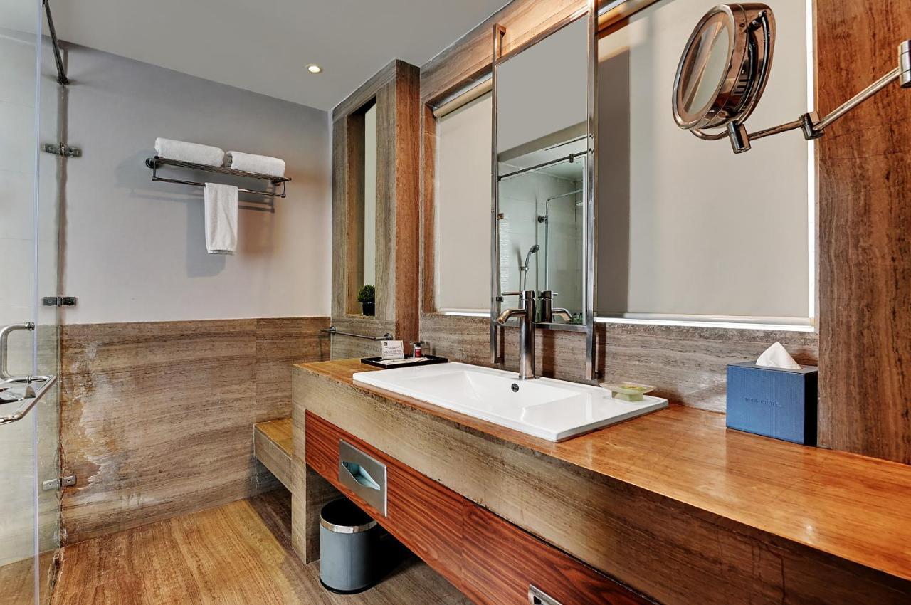 Quality Inn Gurgaon Bagian luar foto