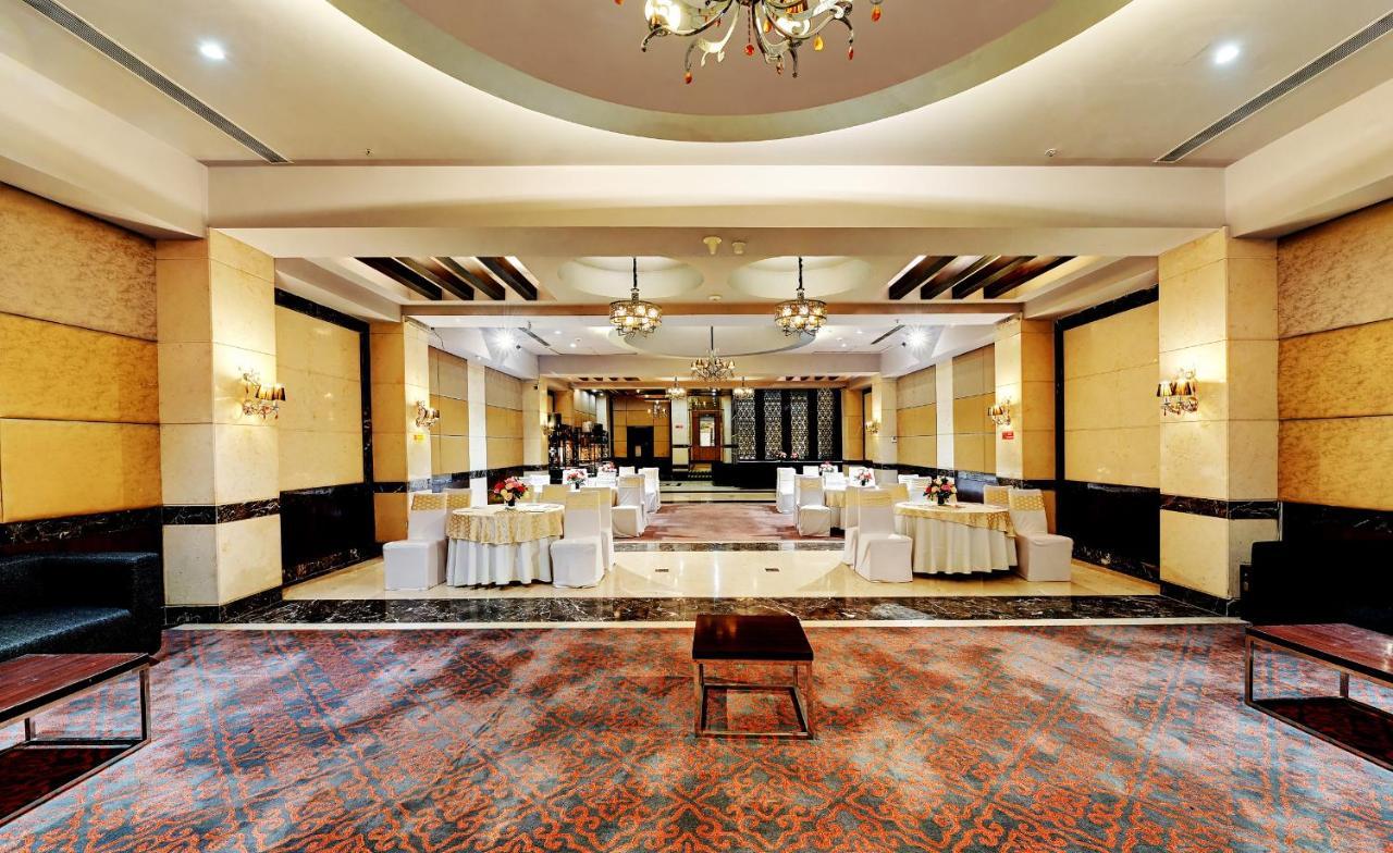 Quality Inn Gurgaon Bagian luar foto