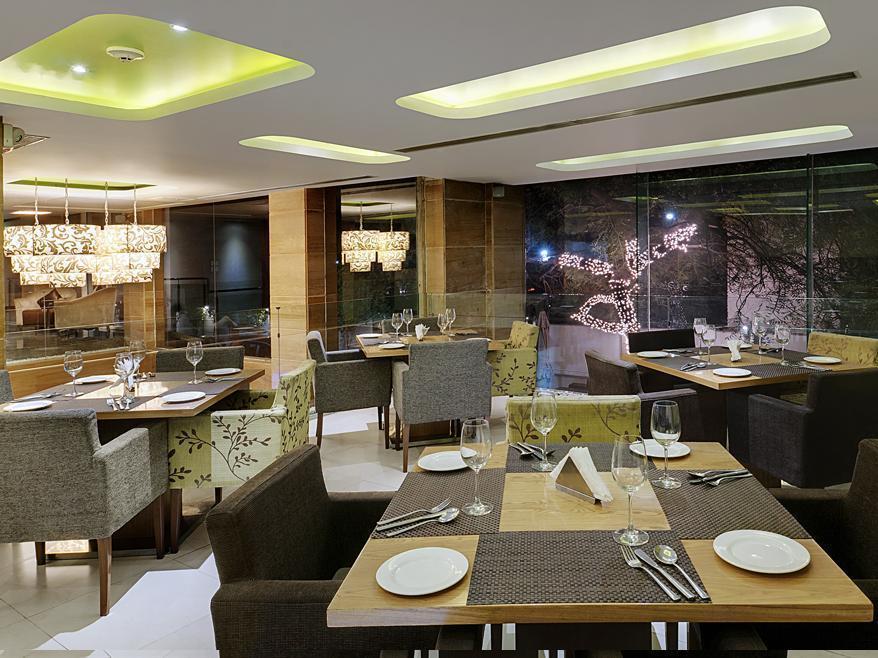 Quality Inn Gurgaon Bagian luar foto