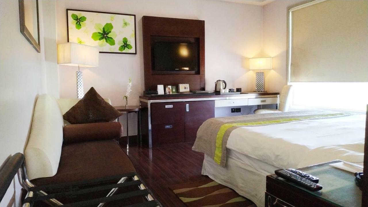 Quality Inn Gurgaon Bagian luar foto