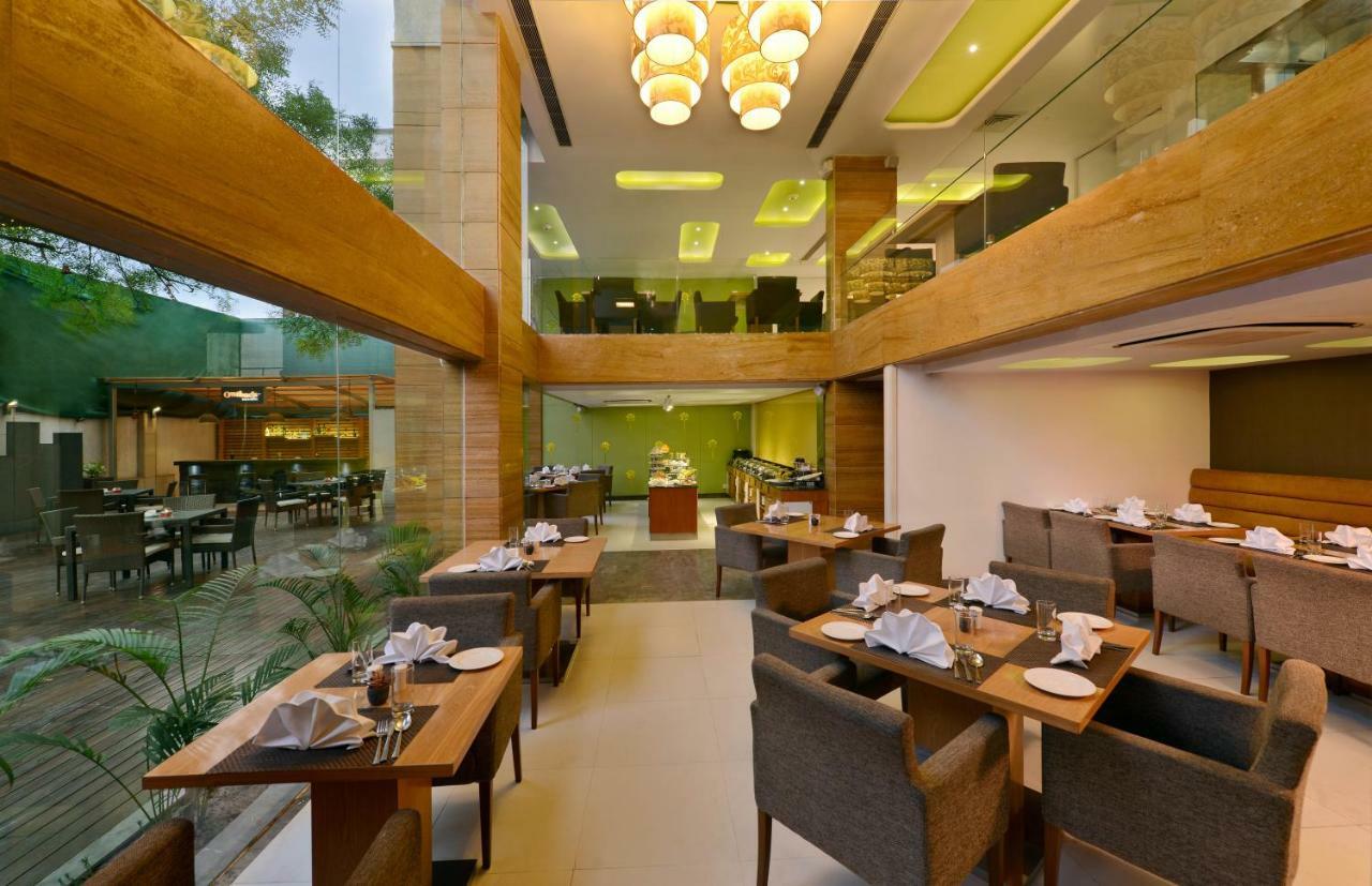 Quality Inn Gurgaon Bagian luar foto