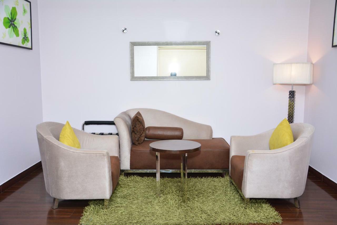 Quality Inn Gurgaon Bagian luar foto