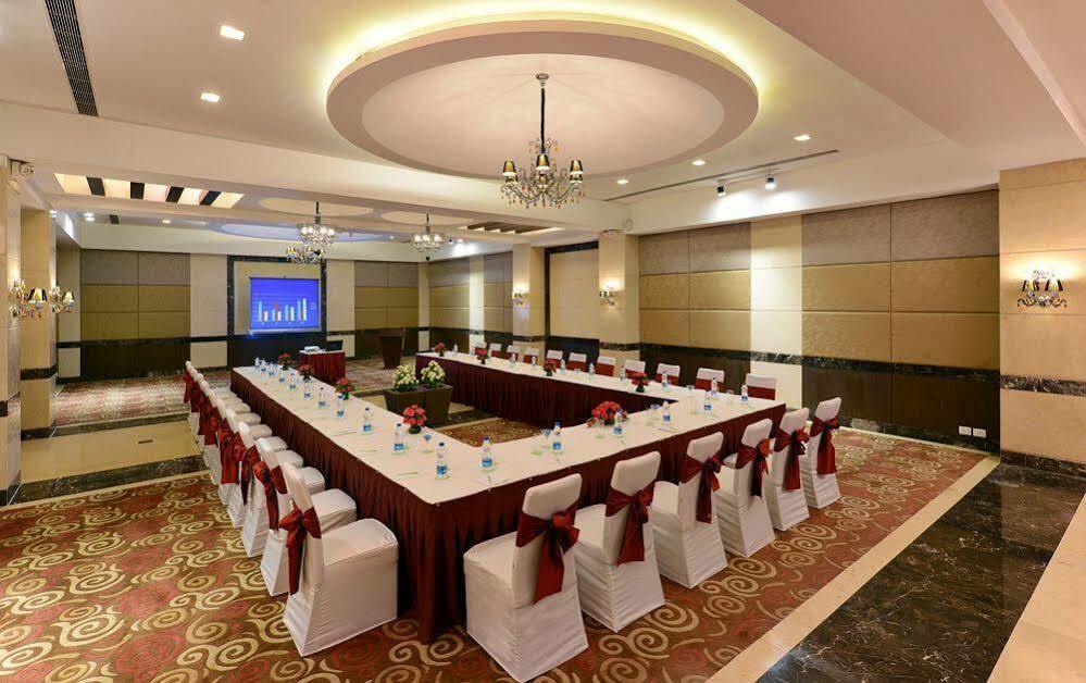 Quality Inn Gurgaon Bagian luar foto